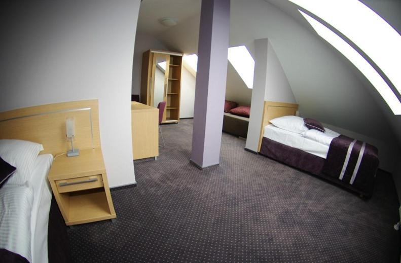 Hotel Pod Zlota Korona Ополе Номер фото